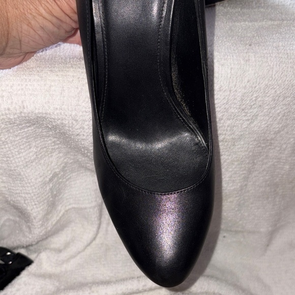 Michael Kors Classic Black Pumps with gold key lock on back of heel - Picture 7 of 10